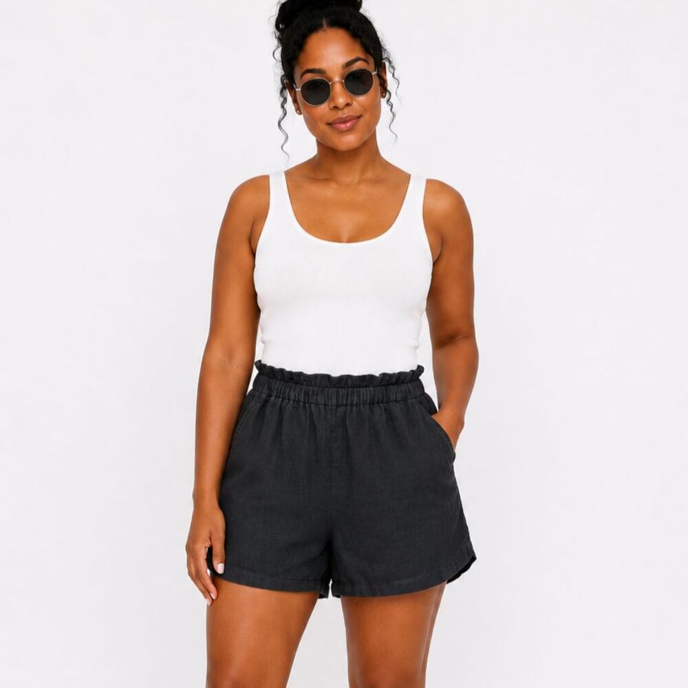 Yuki. Buttons Womens Black 100% linen minimalist Shorts Size Small/Medium